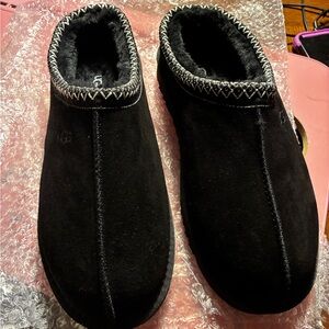 UGG Black Men's Loafers with Stitch Detail